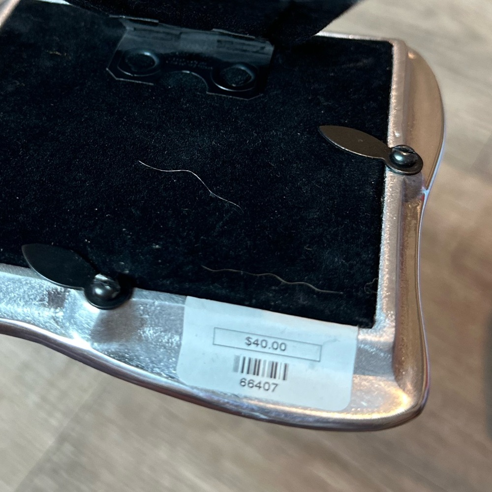 NWT Heirloom Curved Heart Square Open Heart Frame / Tarnish Free Silver / 5x5 - Picture 5 of 6